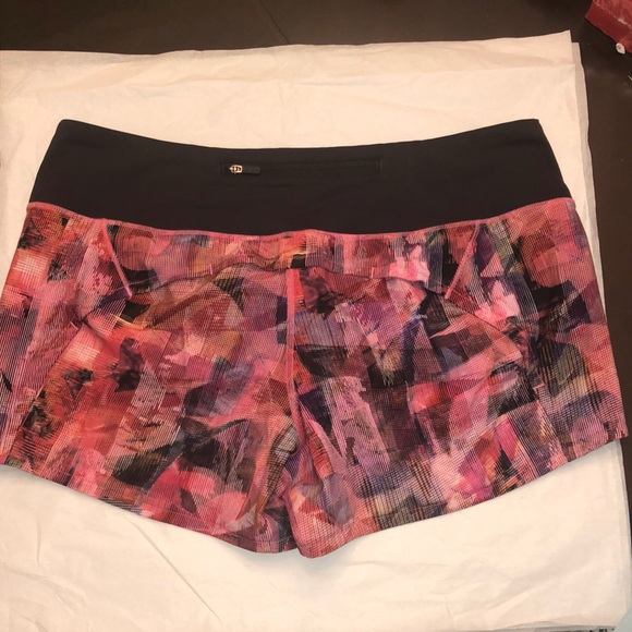 Lululemon 4” Speed Up Shorts in Sun Dazed Multi Pink/Super Dark, EUC. Size 10. - Picture 7 of 14